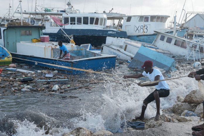Huracán Beryl deja al menos siete muertos en el Caribe y se debilita camino a Jamaica