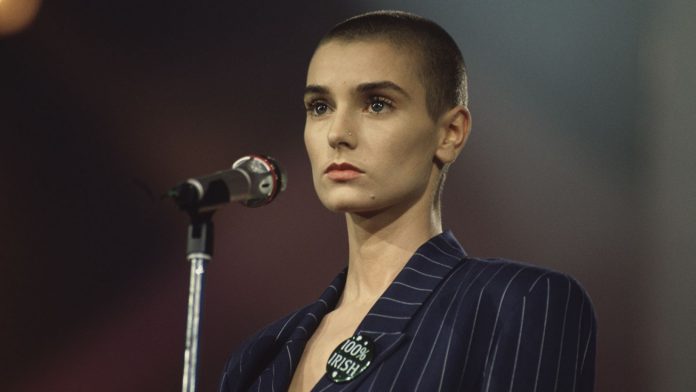 Foto: Retiran figura de cera de Sinéad O'Connor en Dublín tras fuertes críticas /créditos