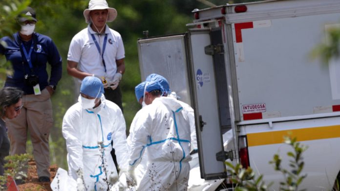 Foto:En Panamá se hace identificación forense a migrantes muertos /créditos