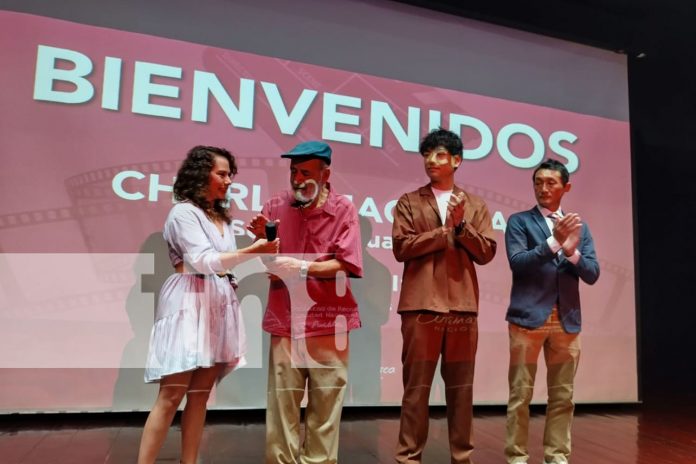 Foto: Actor japonés Sohji Izum imparte charla a amantes de la actuación en la Cinemateca Nacional/ TN8