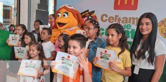 Foto: McDonald's premia a ganadores del décimo certamen de cuentos "Yo amo la naturaleza" / TN8