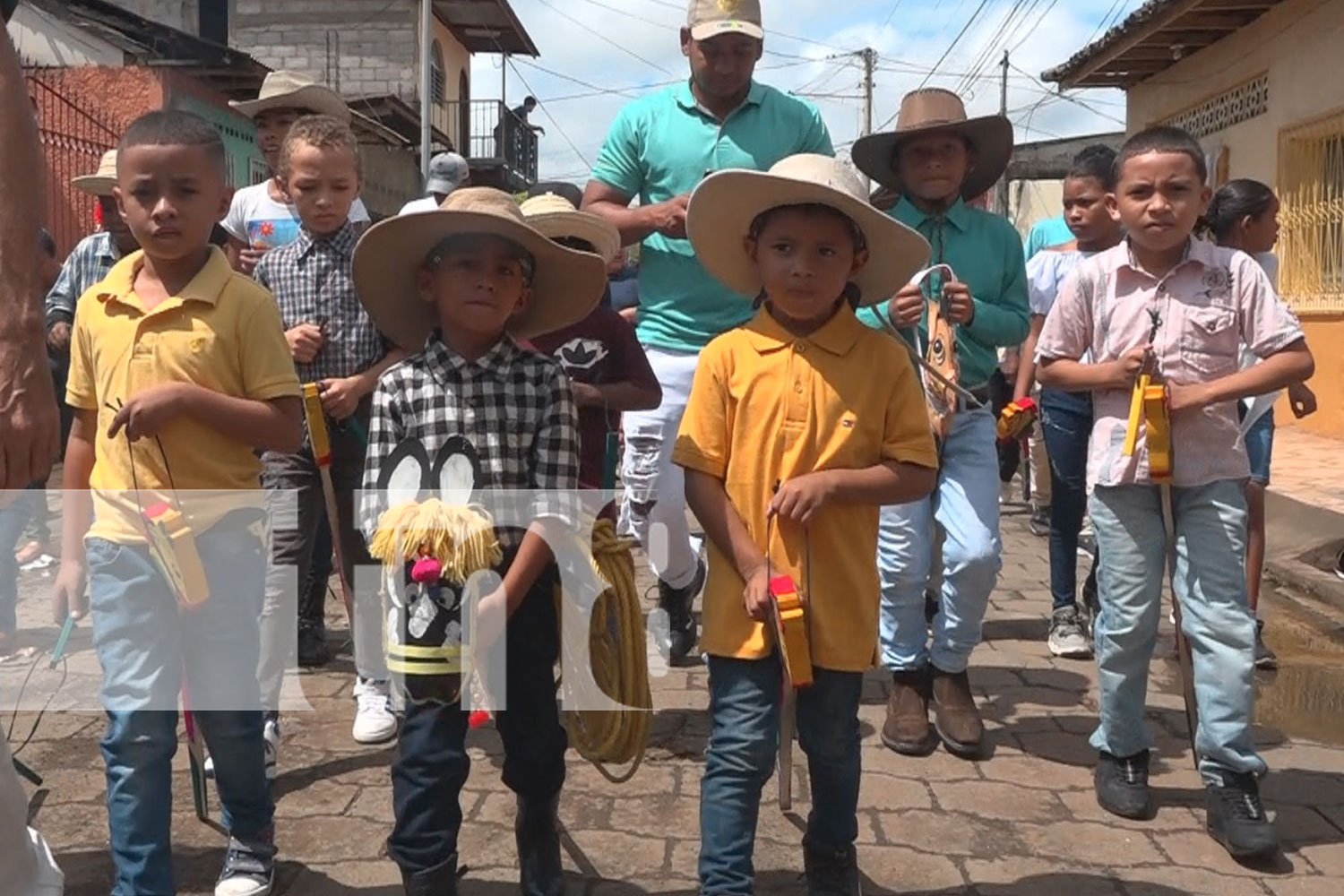 Foto: Niñez Nandaimeña disfrutó del famoso y tradicional caballito de palo en las fiestas tradicionales/TN8