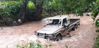 Foto: Camioneta arrastrada por fuertes corrientes deja un desaparecido en Jinotega/TN8