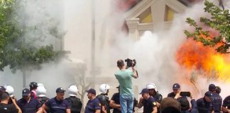 Foto: Violentas protestas en Albania /cortesía