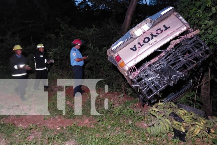 Foto: Camioneta volcada en carretera rural de Somoto: Milagrosa salvación de los ocupantes/TN8