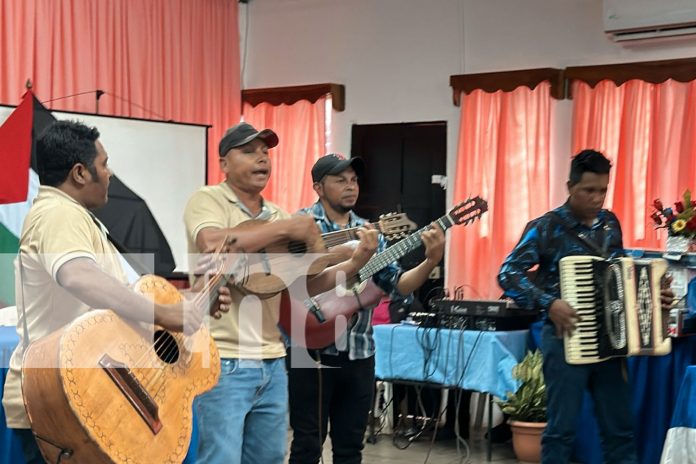 Foto: ¡Celebración en Jalapa! Familias rememoraron la historia a través del canto y la danza/TN8