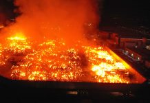 Foto: Fábrica en Turquía arde en llamas por cuarto día/Créditos