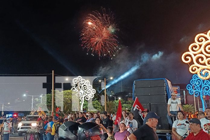 Foto: Celebraciones en la Avenida Bolívar a Chávez marcan el 45/19/TN8