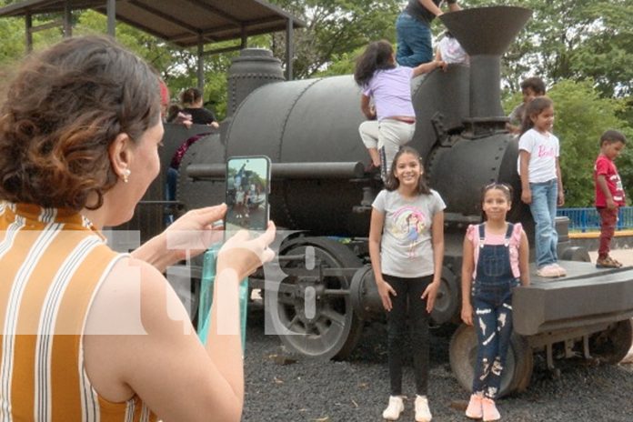 Foto: Familias disfrutan de un grato momento en el recién inaugurado Parque Las Piedrecitas /TN8