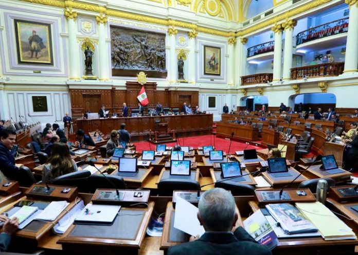 Foto: Controversia en congreso de Perú /cortesía