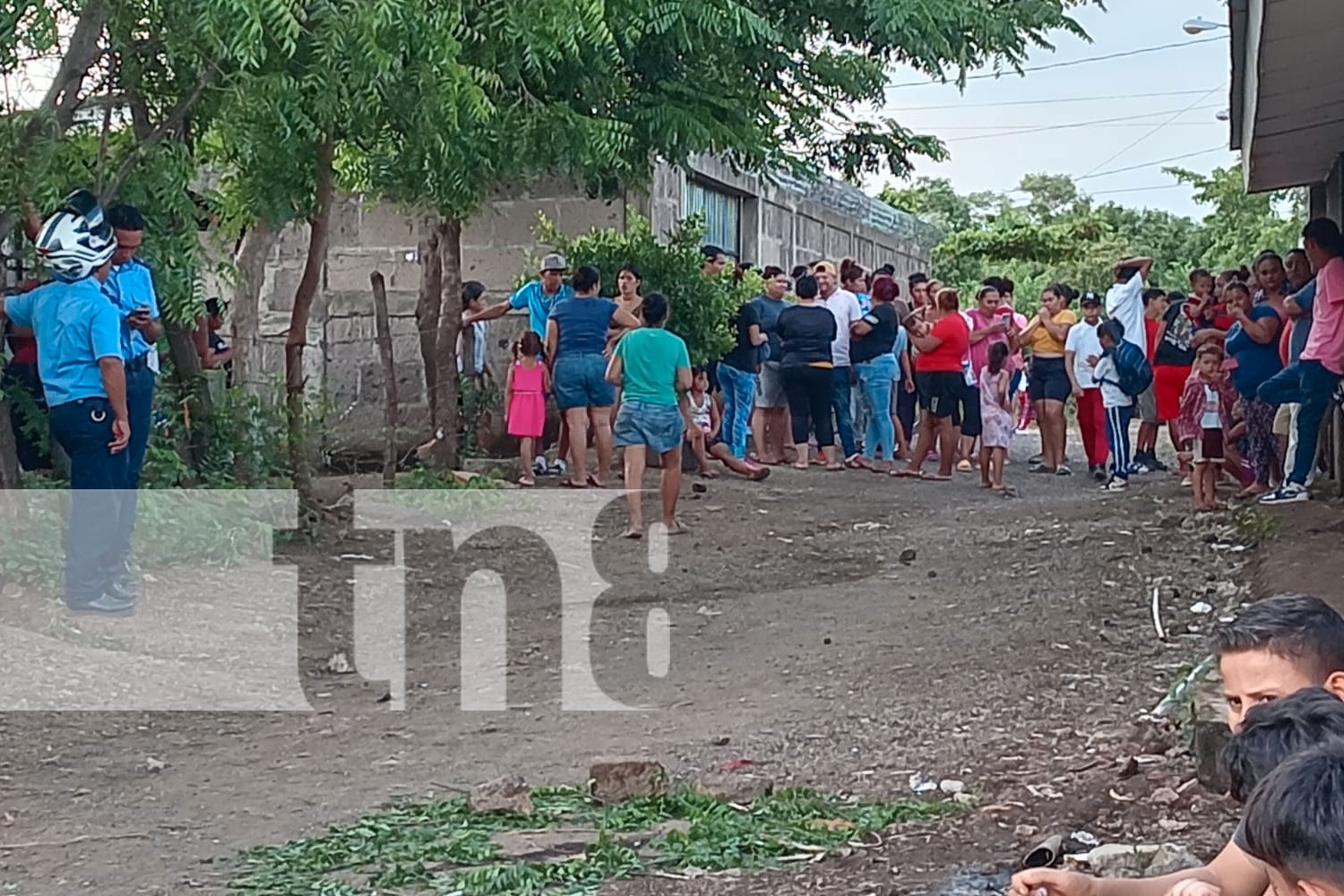 Foto: Padres lloran la pérdida de su pequeña, arrollada por un vehículo en Las Canoas/TN8