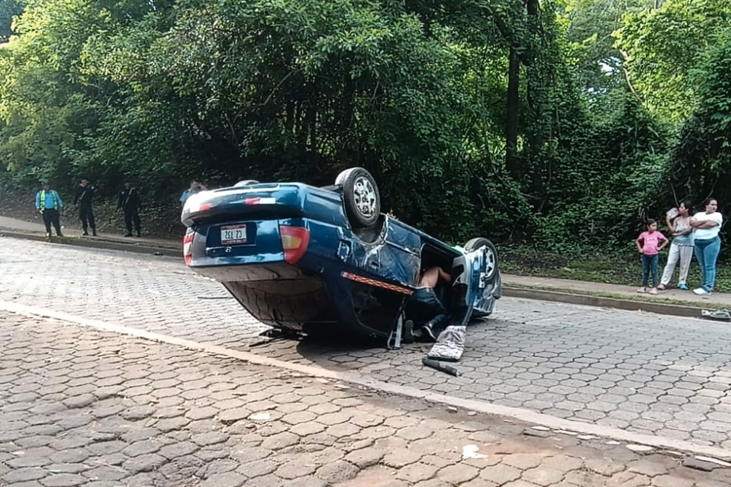 Foto: Conductor preso, multado y endeudado tras volcar un vehículo en Carazo / Cortesía