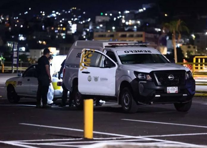 Hallan tres cuerpos desmembrados en un taxi en México