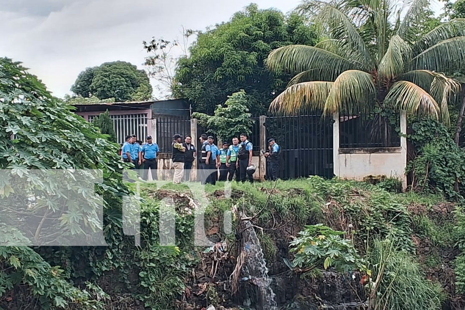 Foto: Hallazgo de un cadáver dentro del cauce en el barrio 31 de Diciembre/ TN8