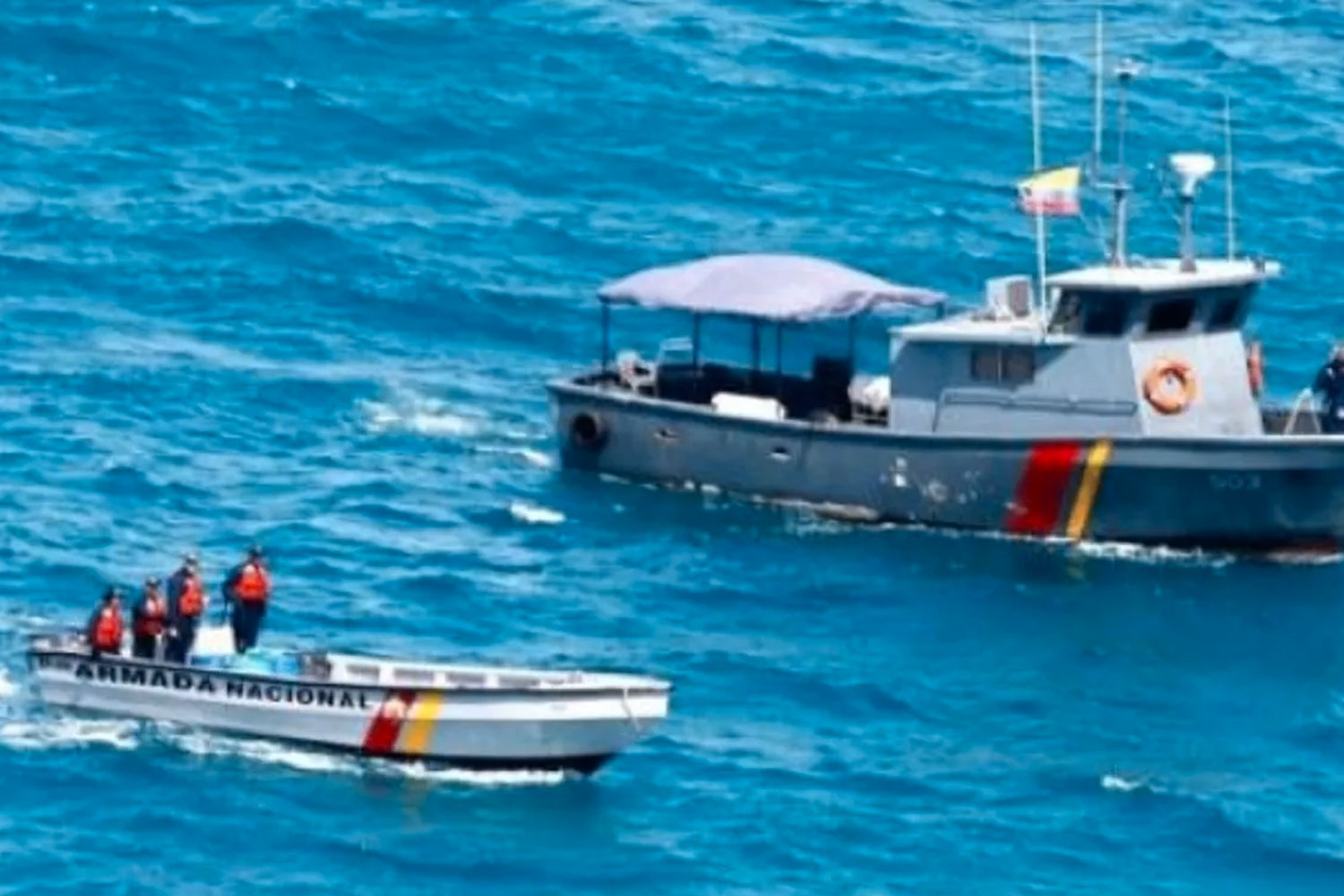 Foto: Naufragio en el Caribe colombiano: 1 muerto y 15 migrantes rescatados/ Cortesía