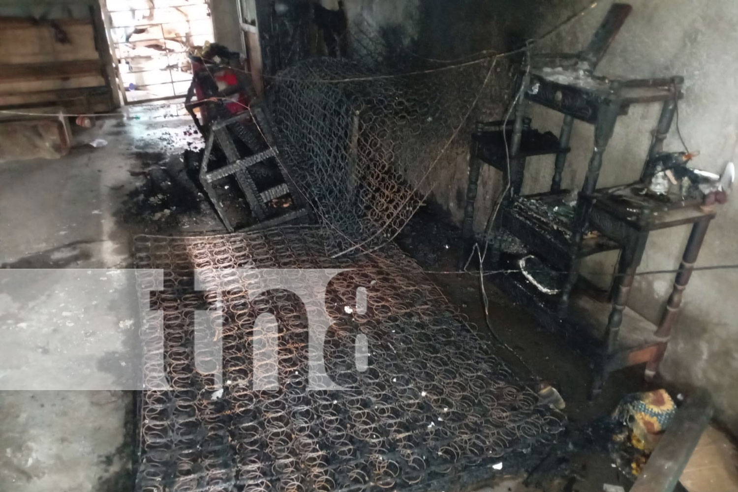 Foto: ¡Incendio en una vivienda, casi termina en tragedia!/ TN8