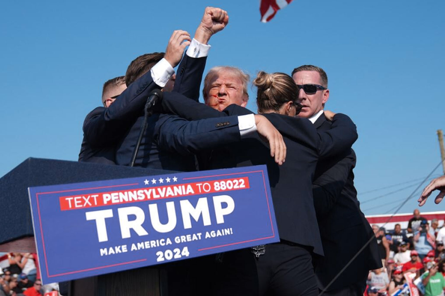 Foto: Donald Trump herido en violento ataque durante mitin electoral en Pensilvania/Cortesía