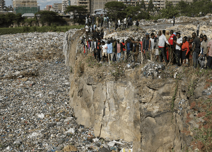 Foto: Policía de Kenia recupera cuerpos mutilados de ocho mujeres en vertedero de Nairobi/ Cortesía