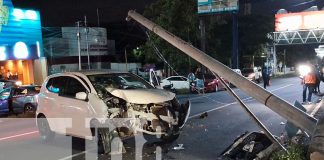 Foto: Conductor sobrevive milagrosamente tras impactar contra poste en carretera a Masaya/TN8