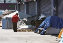 Foto: Se desmantelan campamentos de personas sin hogar en California/ Créditos