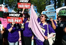 Foto: Trabajadores de Disneyland en California protestan por sus salarios /Créditos