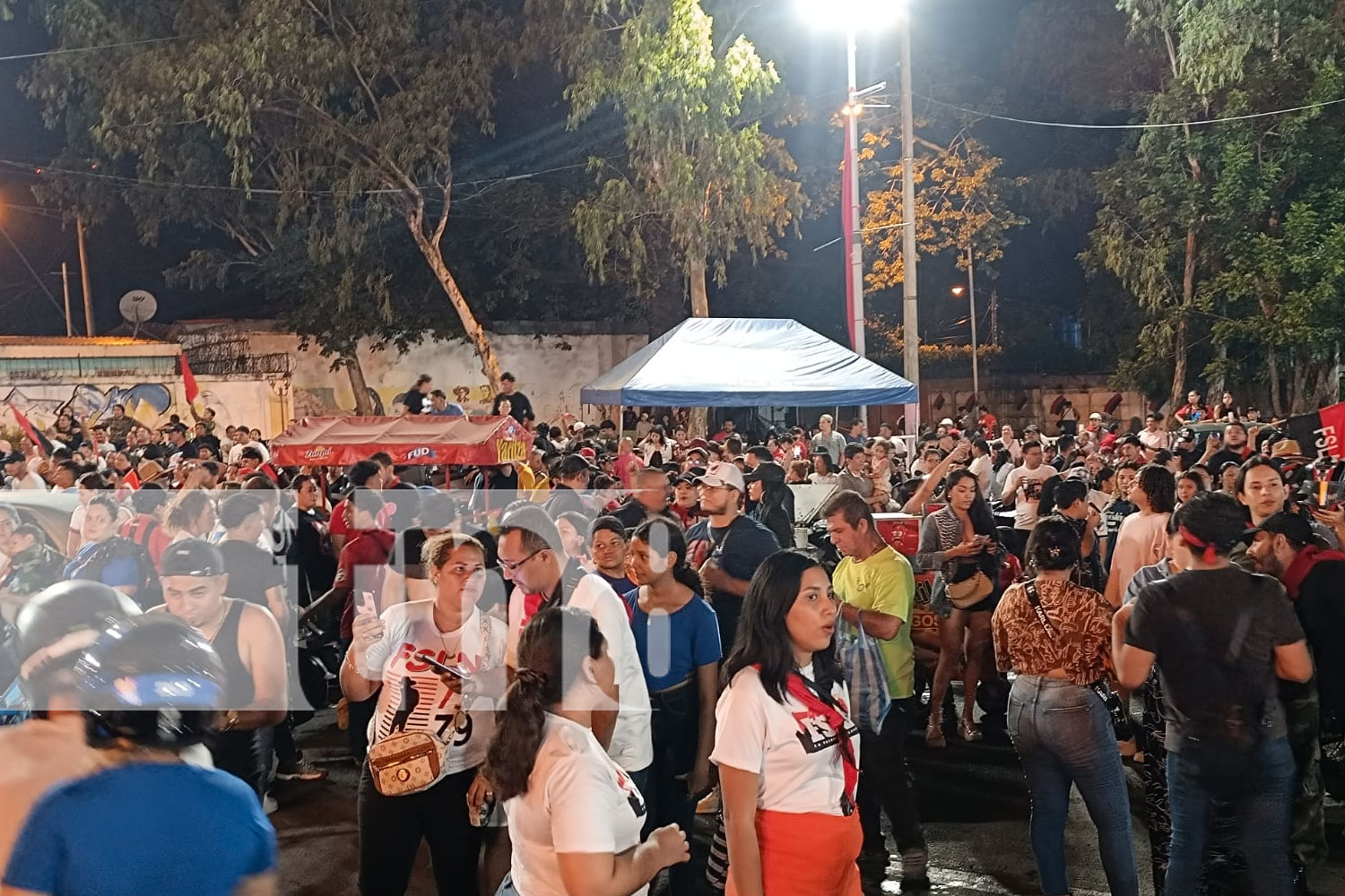 Foto: Celebraciones en la Avenida Bolívar a Chávez marcan el 45/19/TN8