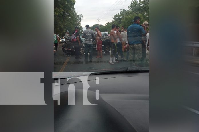 Foto: Conductor queda prensado tras impactar contra un bus en Tipitapa/TN8