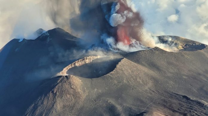 Foto: Aeropuerto de Sicilia, Italia cierra por la erupción del Etna/Créditos