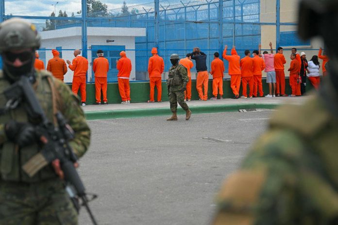 Foto: Tres presos se fugan de una cárcel de Ecuador /Cortesía