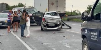 Foto:Enfermera dispuesta ayudar en un accidente descubre que las víctimas son sus familiares /créditos