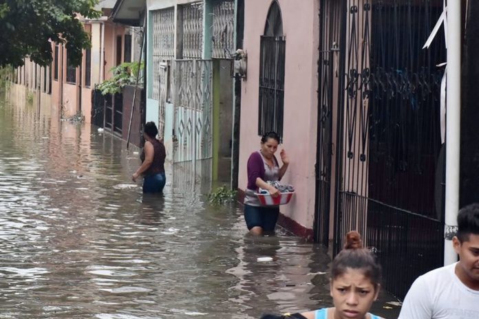 Inundaciones afectan a familias de Costa Rica por fuertes lluvias