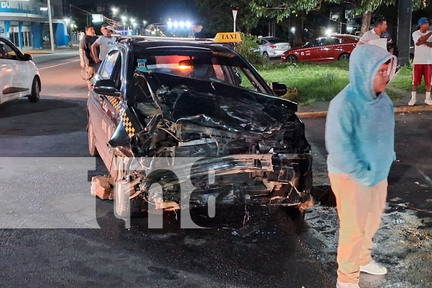 Foto: Fuerte accidente en el sector del Guanacaste paralizó el tráfico en plena madrugada/TN8