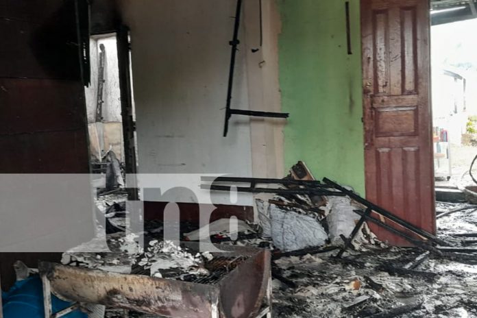 Foto: ¡Bajo investigación! Incendio que arrasó vivienda en Rivas / TN8