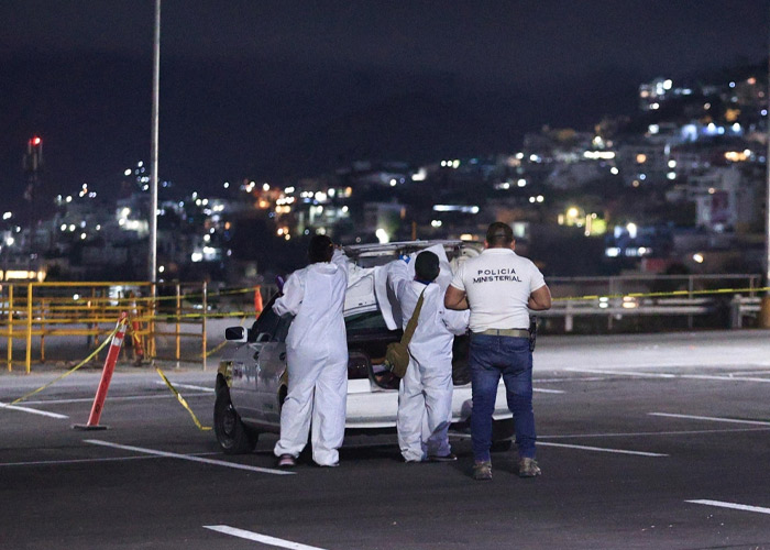 Hallan tres cuerpos desmembrados en un taxi en México