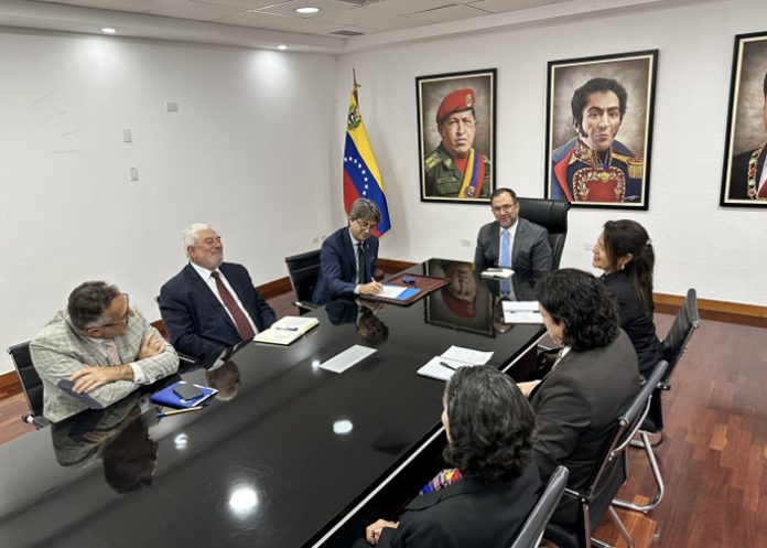 Foto: Expertos arriban a Venezuela /cortesía