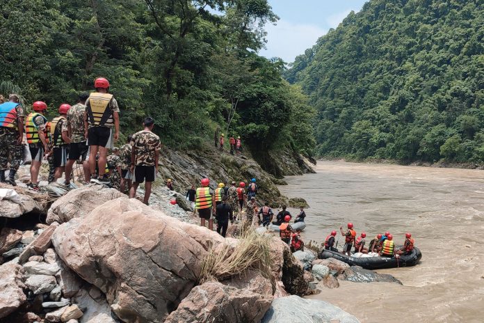 Foto: Los equipos de rescate de Nepal, recuperaron cinco cuerpos/Cortesía