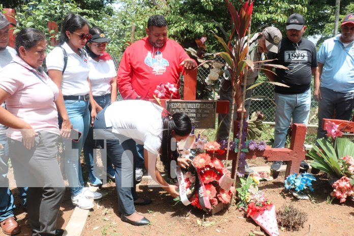 Foto: Depositan ofrenda floral a Heroes y Mártires de la revolución en Siuna / TN8