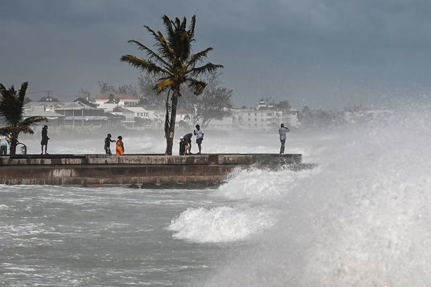  Huracán Beryl deja al menos siete muertos en el Caribe y se debilita camino a Jamaica