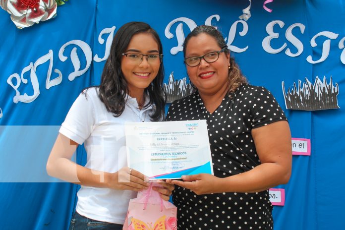 Foto: Centro Tecnológico Bidkart Muñoz en Granada celebra el Día del Estudiante Nicaragüense/TN8