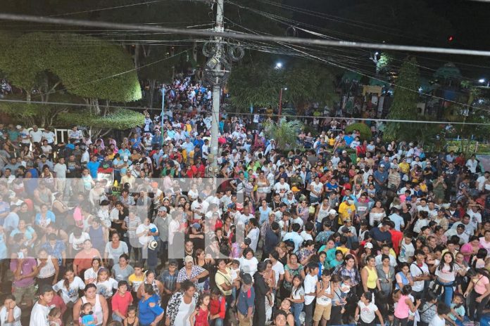 Foto: Mayerling Isabel Cisneros es la nueva Reina de las Fiestas Patronales de Juigalpa 2024/TN8