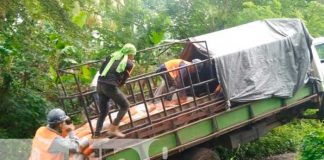 Foto: "Con las llantas, para arriba" camión casi se vuelca en la Isla de Ometepe/ TN8