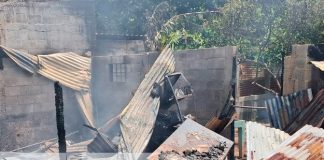 Foto: Incendio consume una vivienda en la carretera a Xiloá, Managua/Cortesía