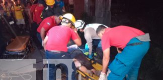 Foto: Conductor de caponera y su madre caen en cauce al esquivar un bache en Managua/TN8