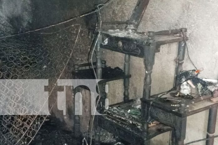 Foto: ¡Incendio en una vivienda, casi termina en tragedia!/ TN8