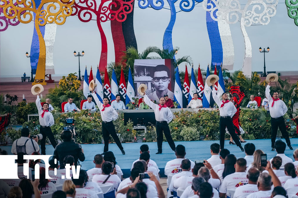 Foto: Acto de entrega de buses con el presidente de Nicaragua, Daniel Ortega / TN8