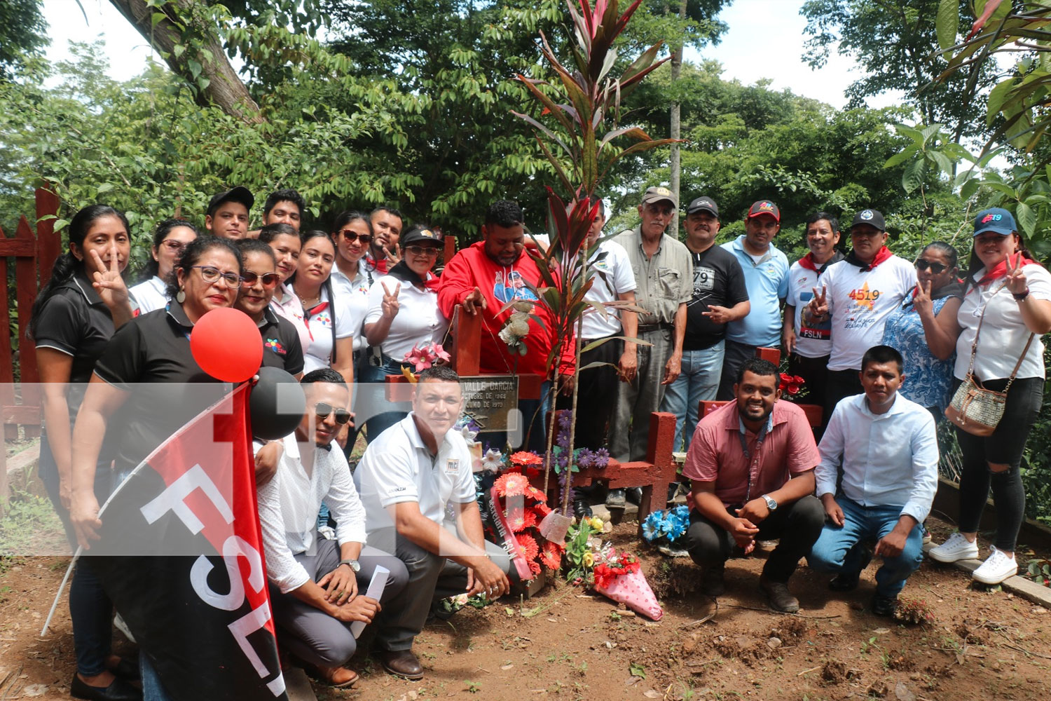 Foto: Depositan ofrenda floral a Heroes y Mártires de la revolución en Siuna / TN8