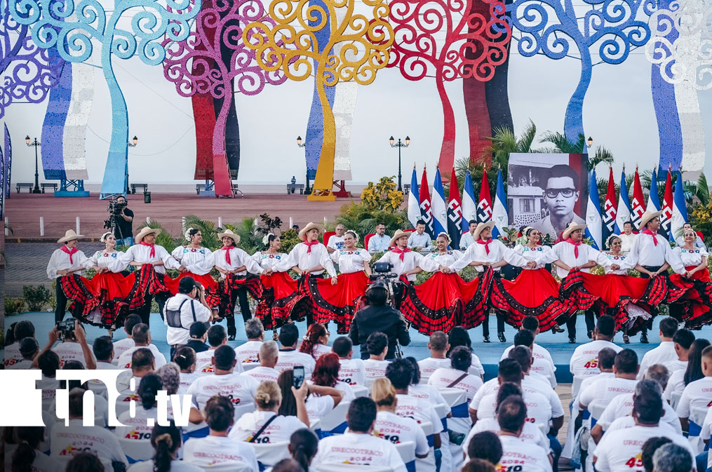 Foto: Acto de entrega de buses con el presidente de Nicaragua, Daniel Ortega / TN8