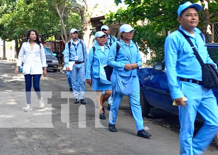 Foto: Visita de brigadistas del MINSA en el barrio Grenada, Managua / TN8