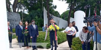 Foto: Delegación de Bielorrusia deposita ofrenda floral a héroes y mártires de Nicaragua / TN8