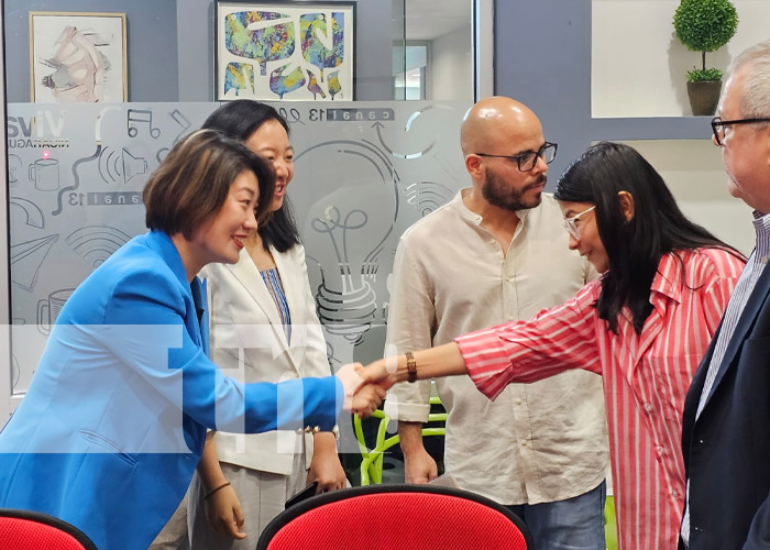 Foto: Bienvenida a representantes del Grupo de Medios de China / TN8